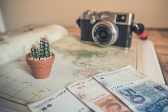 Traveling on a Budget save money while travelling